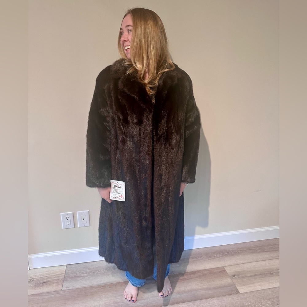Elegant Vintage Dark Brown Mink Coat